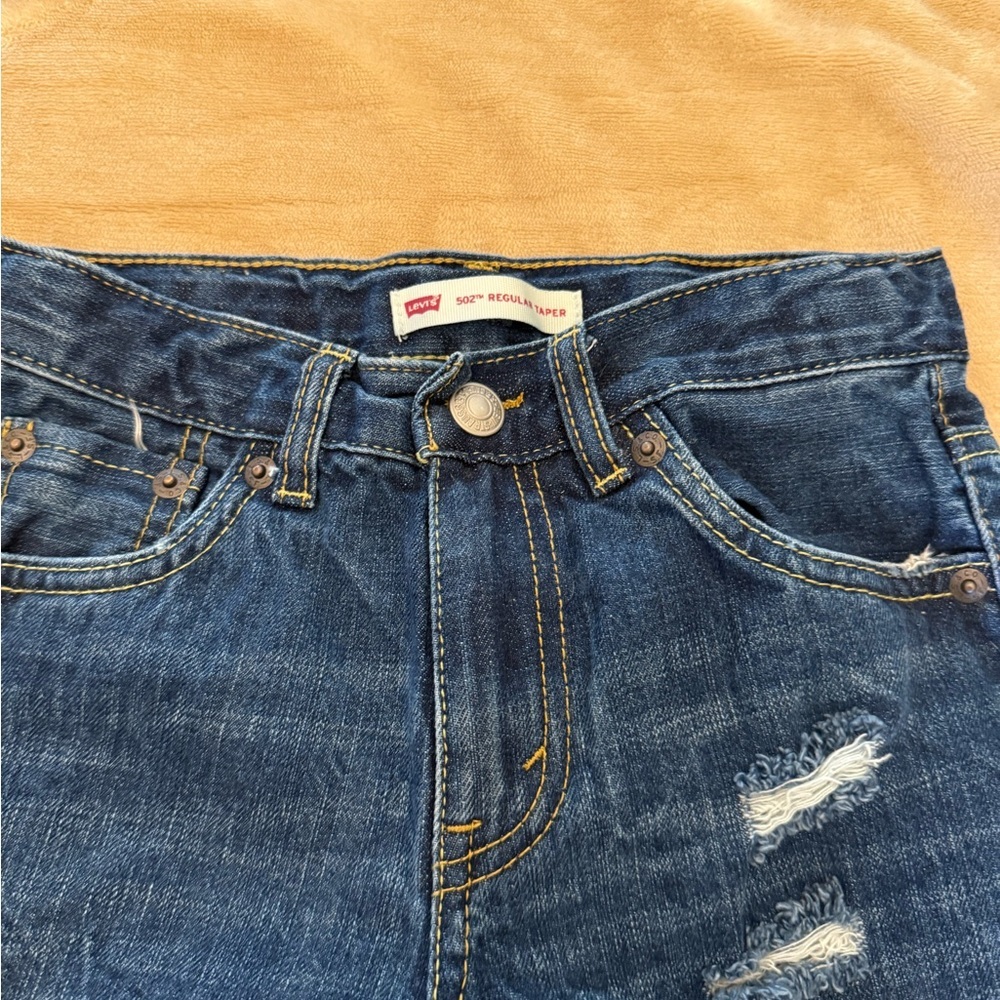 Levi's Boy’s Slim Fit Distressed Denim Jeans - Picture 2 of 8